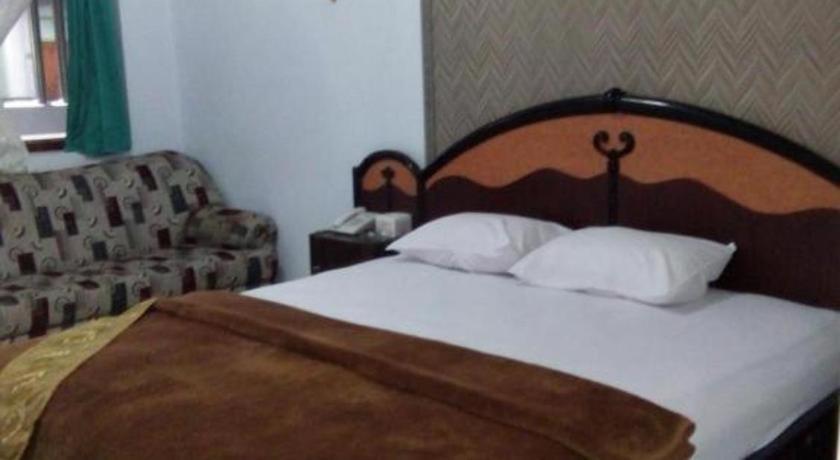 New Merdeka Hotel Jembel エクステリア 写真