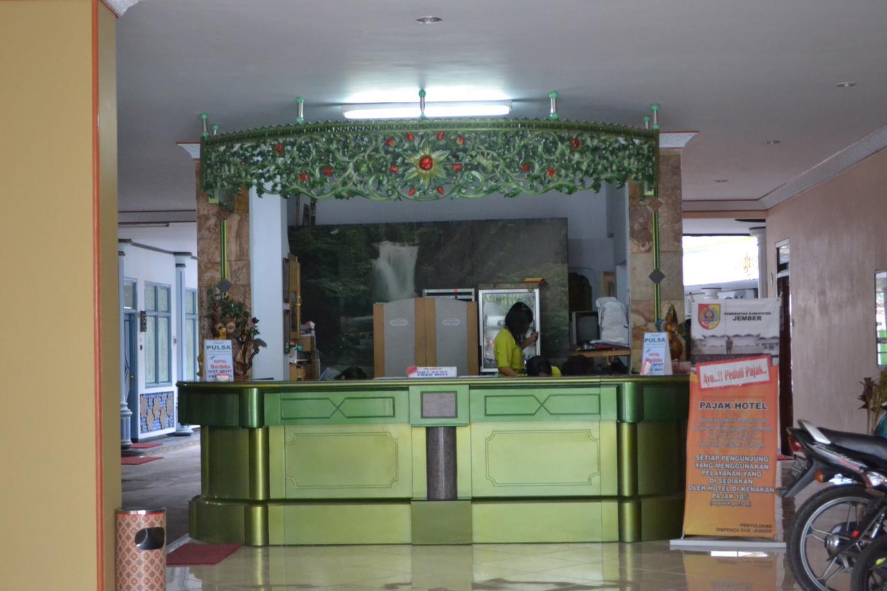 New Merdeka Hotel Jembel エクステリア 写真