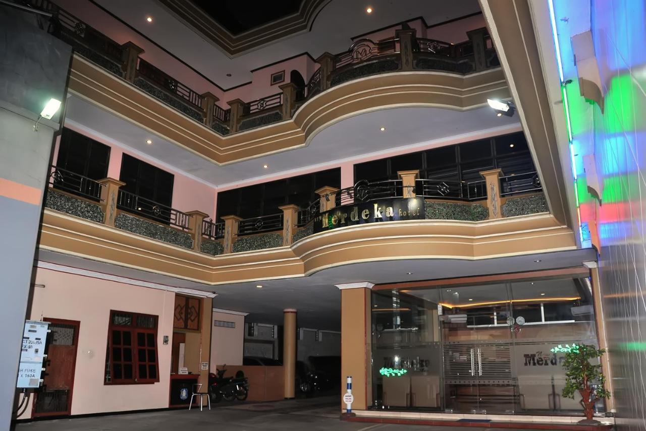New Merdeka Hotel Jembel エクステリア 写真