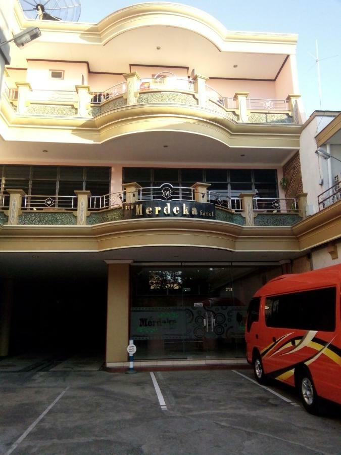 New Merdeka Hotel Jembel エクステリア 写真