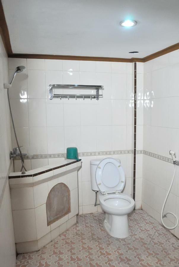 New Merdeka Hotel Jembel エクステリア 写真