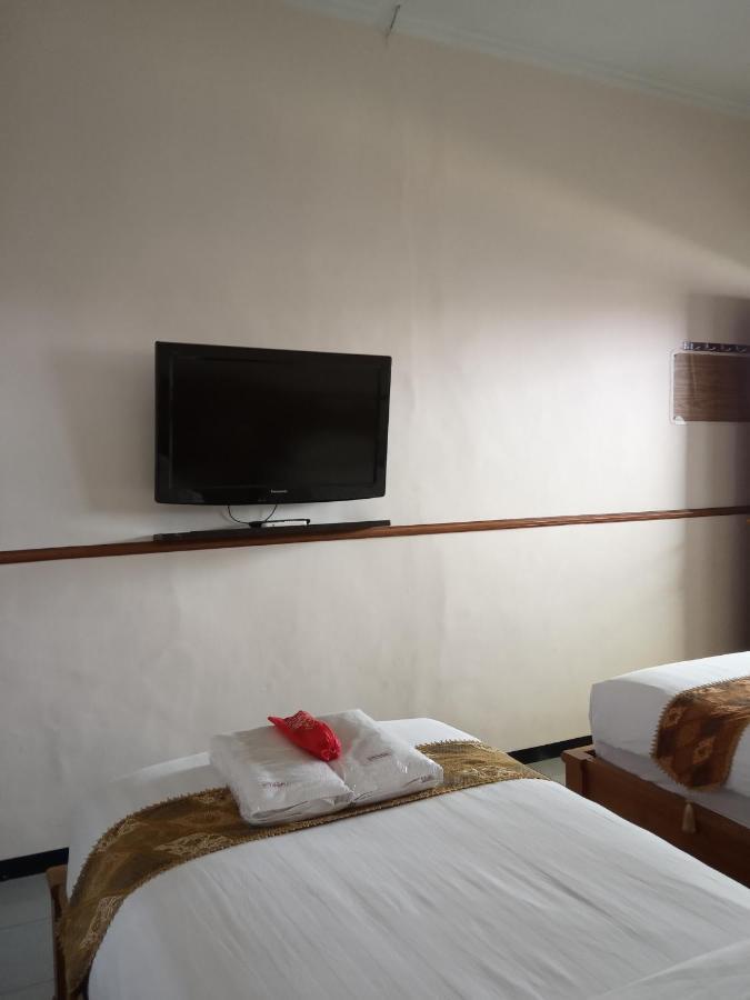 New Merdeka Hotel Jembel エクステリア 写真